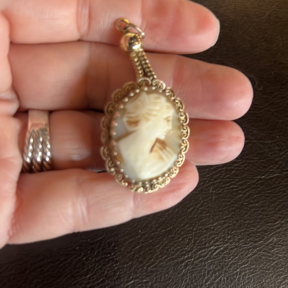 𝐕𝐓𝐆 𝐂𝐀𝐑𝐕𝐄𝐃 𝐂𝐀𝐌𝐄𝐎 𝐓𝐖𝐎 𝐒𝐈𝐃𝐄𝐃 𝐖𝐀𝐓𝐂𝐇 𝐏𝐄𝐍𝐃𝐀𝐍𝐓 - Picture 14 of 14